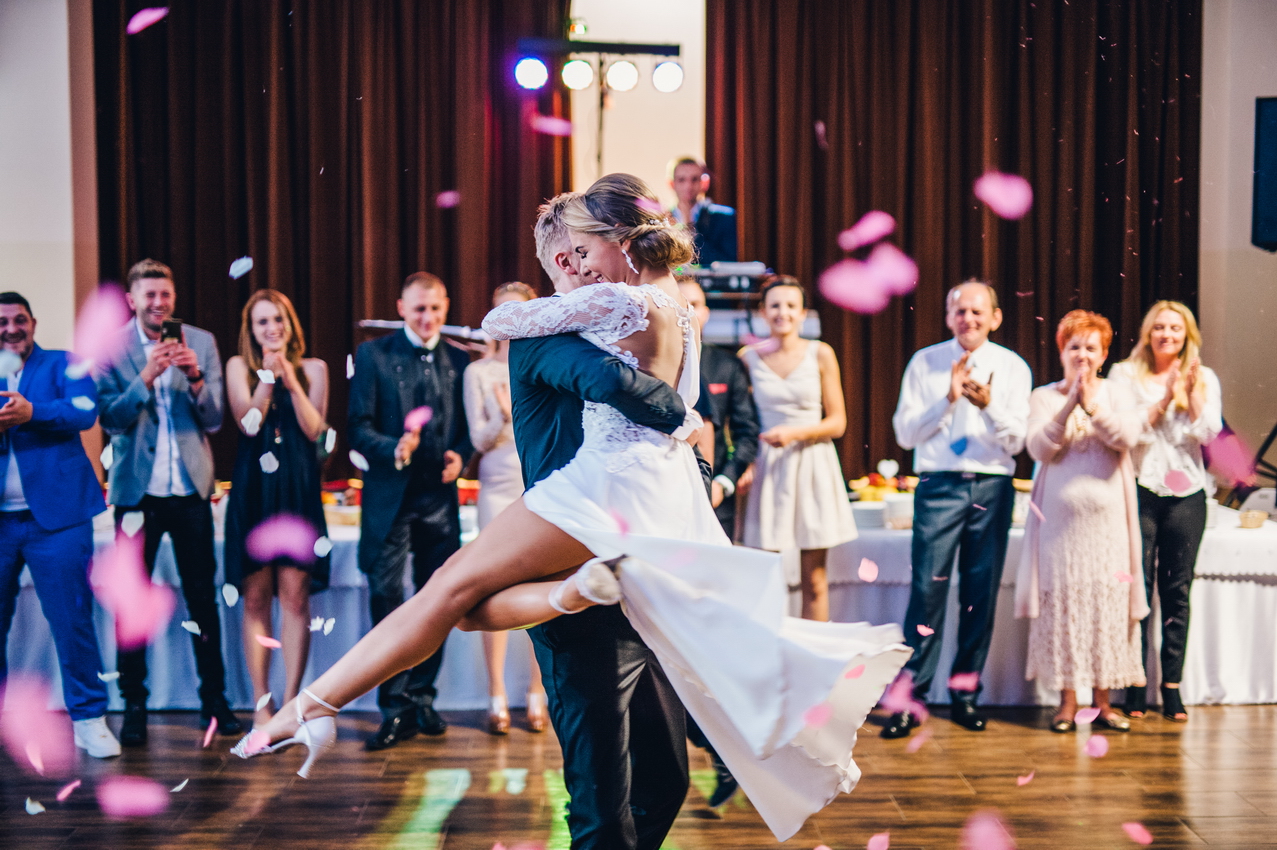 Часто родители жениха и невесты выходят на танцпол первыми